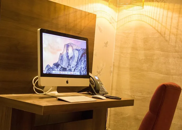 The Bird 3* אמסטרדם