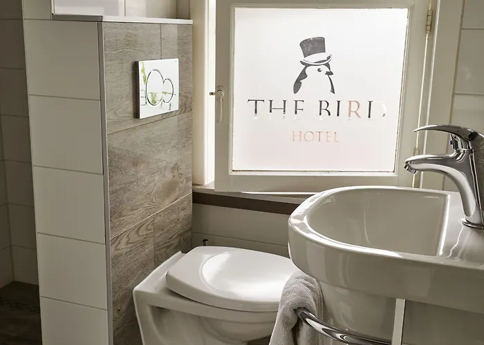 ザ バード ホテル 3*